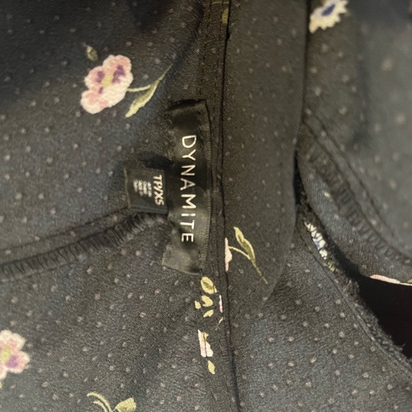 Light weight dynamite flower top - Picture 5 of 5